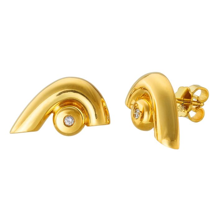 Paar luxuriöse Ohrstecker in 14-karätigem Gelbgold. Die C-förmigen Schmuckstücke werden durch Brillanten in Solitärfassung aufgewertet. 