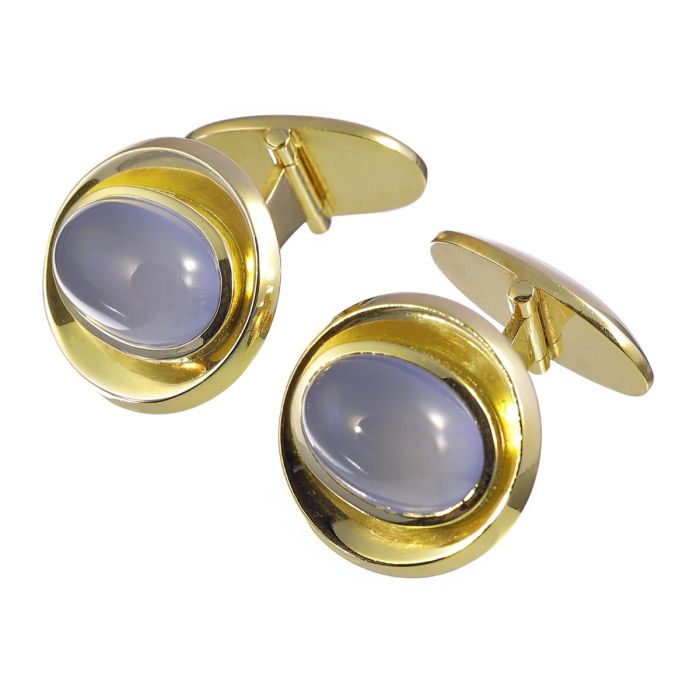 Runde Unisex-Manschettenknöpfe mit jeweils einem Chalcedon in einer Zargenfassung mittig der Schauseite. 