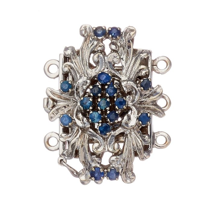 Perlkettenverschluss für 3-reihige Perlenketten in 18-karätigem Weißgold. Mit insgesamt 17 Saphiren.