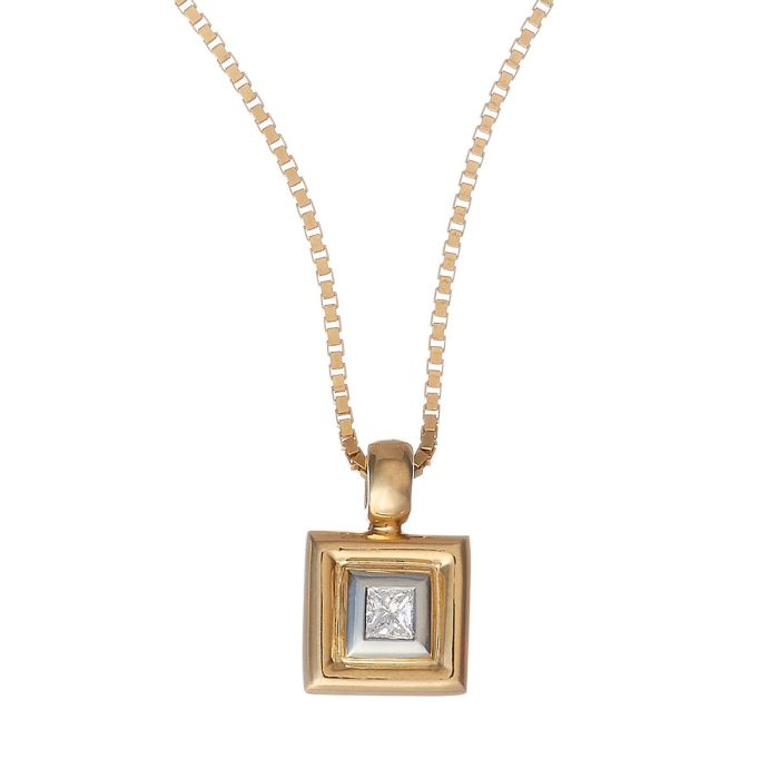 Anhänger in 14-karätigem Gold in einer quadratischen Form. Der mittlere Teil, der gleichzeitig die Fassung für den Brillant im Square Schliff ist, ist in Weißgold gehalten. Mit Venezianerkette.