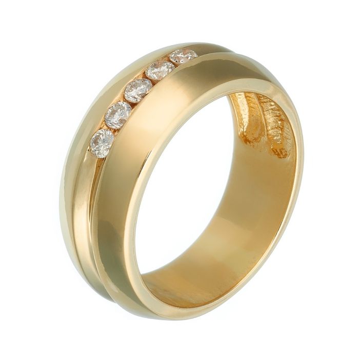 Bandring in 14-karätigem Gelbgold. Das Schmuckstück ist hochglanzpoliert. In einer Vertiefung, die entlang der Ringschiene verläuft, sitzen 5 Brillanten. 