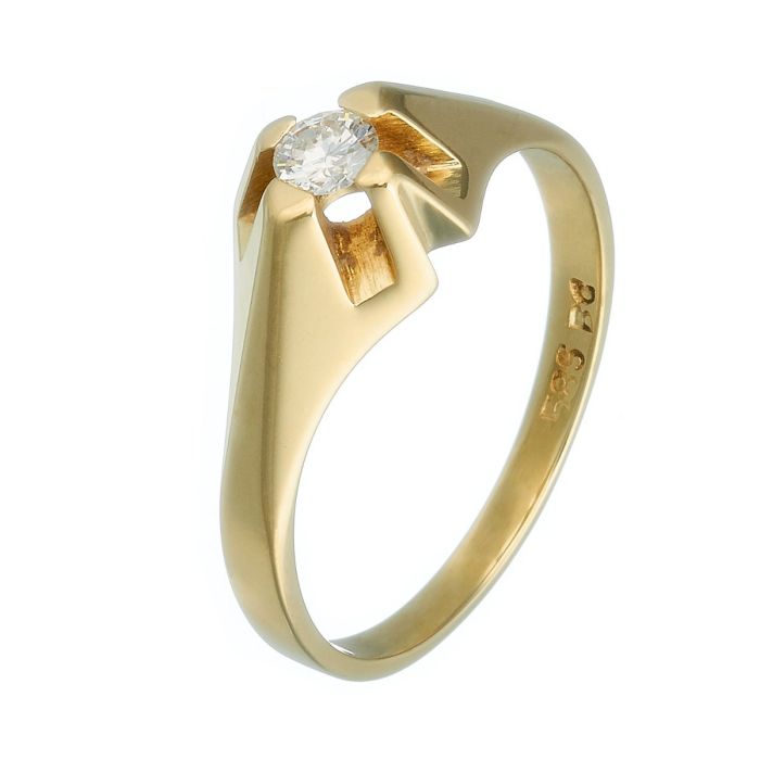 Vintage Solitärring in 14-karätigem hochglanzpoliertem Gelbgold. Der Ringkopf hat eine X-Form, der gleichzeitig die Fassung des funkelnden Brillanten von 0,15 ct. ist.