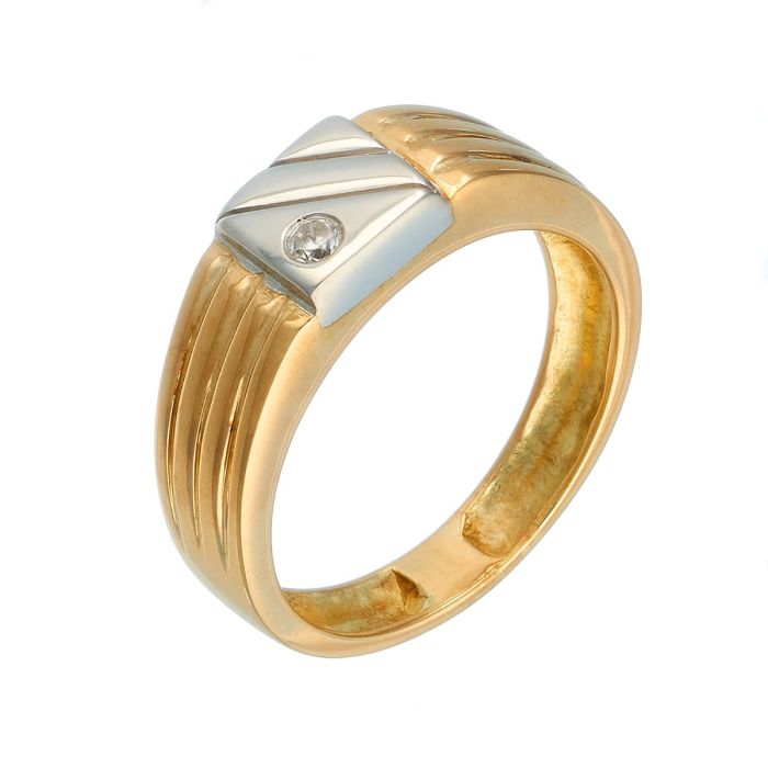 Herrenring in 14-karätigem Gold mit halbseitig geriefelter Ringschiene und quadratischem Ringkopf in Weißgold besetzt mit einem Zirkonia. 