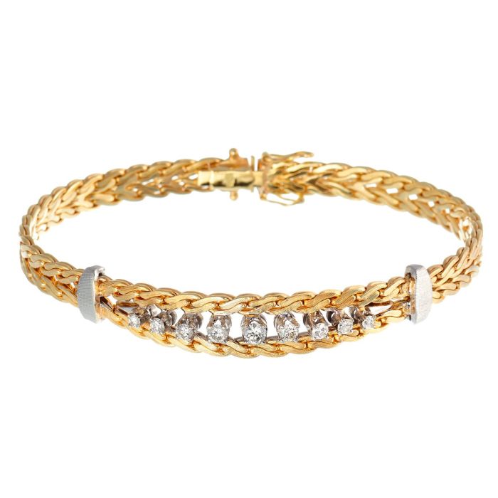 Armband aus 14-karätigem Gold.
Das Schaustück ist abgeteilt durch weißgoldene, konisch geformte Elemente. Dazwischen befinden sich in ebenfalls weißgoldenen Krappenfassungen aneinandergereihte Brillanten in verschiedenen Größen. Im Verlauf zur Mitte werd