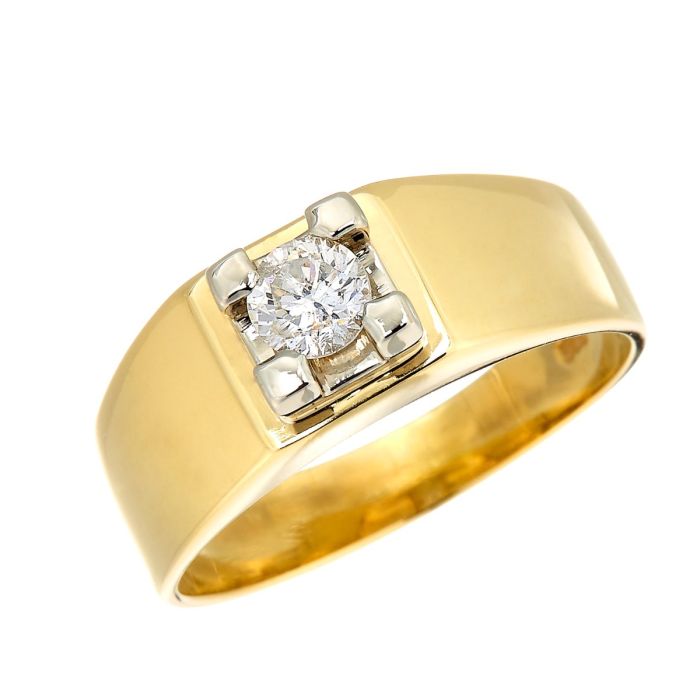 Herrenring in 14-karätigem Gold. 
Die Ringschiene ist in Gelbgold gehalten. Das Schaustück des Ringes besteht aus einer weißgoldenen Fassung mit einem Brillanten von 0,35 ct.