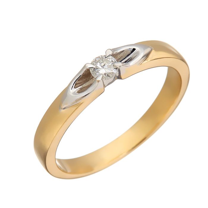 Hübscher Damenring in 9-karätigem Gold. Die Ringschiene ist in Gelbgold gehalten. Schauseitig ist in einem weißgoldenen Dekor ein Brillant von 0,15 ct in Krappenfassung gesetzt.