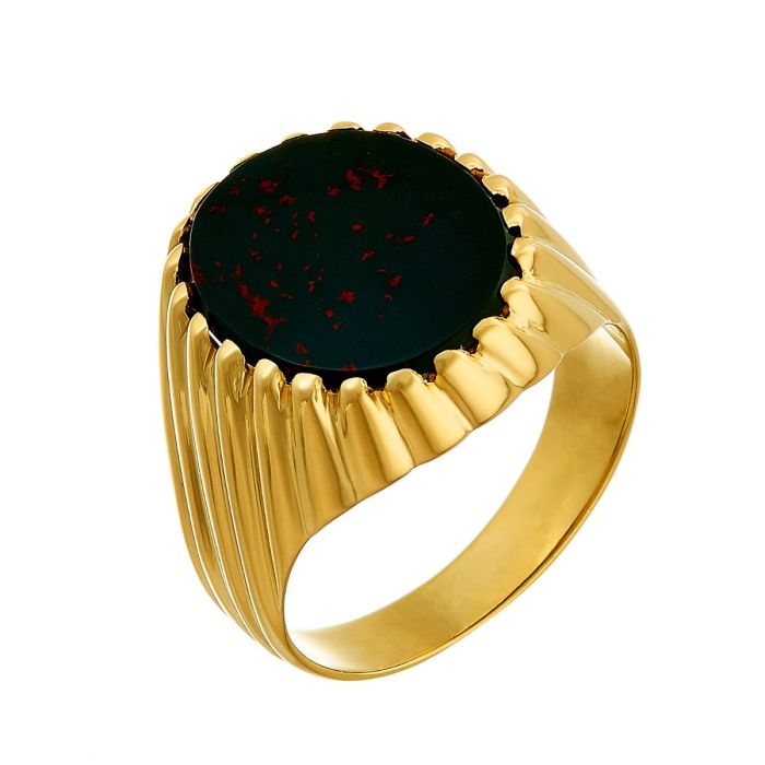 Herrenring aus 14-karätigem Gelbgold. Mittig fasst er einen ovalen Jaspis. 