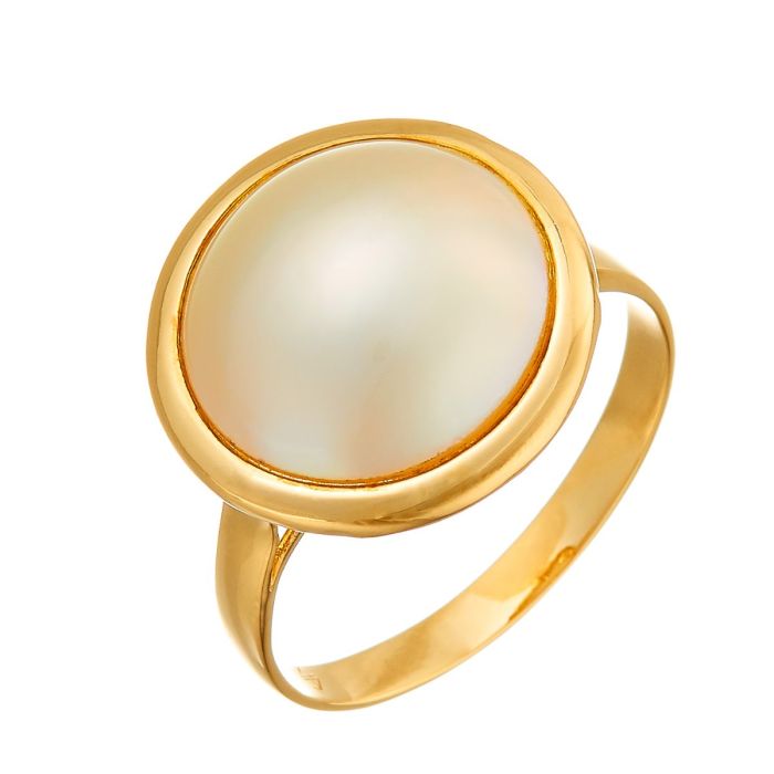 Damenring in 14-karätigem Gelbgold  mit einer schimmernden Boutonperle in Zargenfassung.