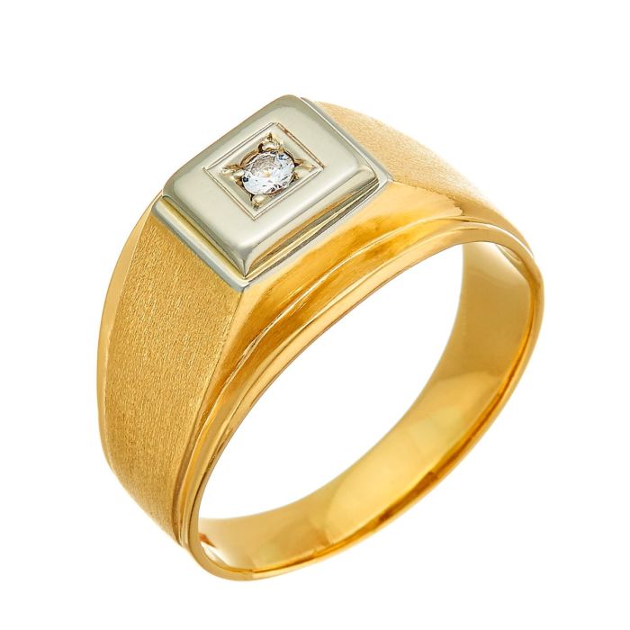 Herrenring aus 14-karätigem Gold. Die Ringschiene Ist teilweise satiniert und wird im Verlauf zum Ringkopf breiter. Der Ringkopf sticht durch ein weißgoldenes rechteckiges Element hervor,