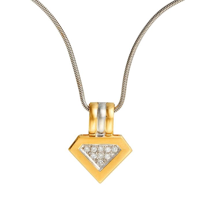 Weißgoldene Schlangenkette mit passendem Anhänger in 14-karätigem Gold. Mittig ist der Anhänger mit 9 Brillanten besetzt.