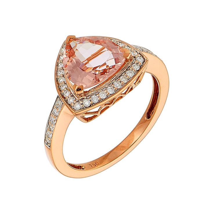 Cocktailring in 18-karätigem Roségold mit Brillanten. Der geschwungene dreieckige Ringkopf ist besetzt mit einem hellrosa Turmalin, der gerahmt von vielen Brillanten ist. 