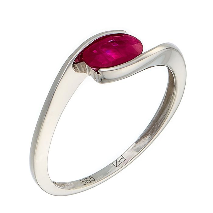Damenring in 14-karätigem Weißgold. In der Öffnung sitzt ein schöner, farbintensiver Rubin im Ovalschliff. 