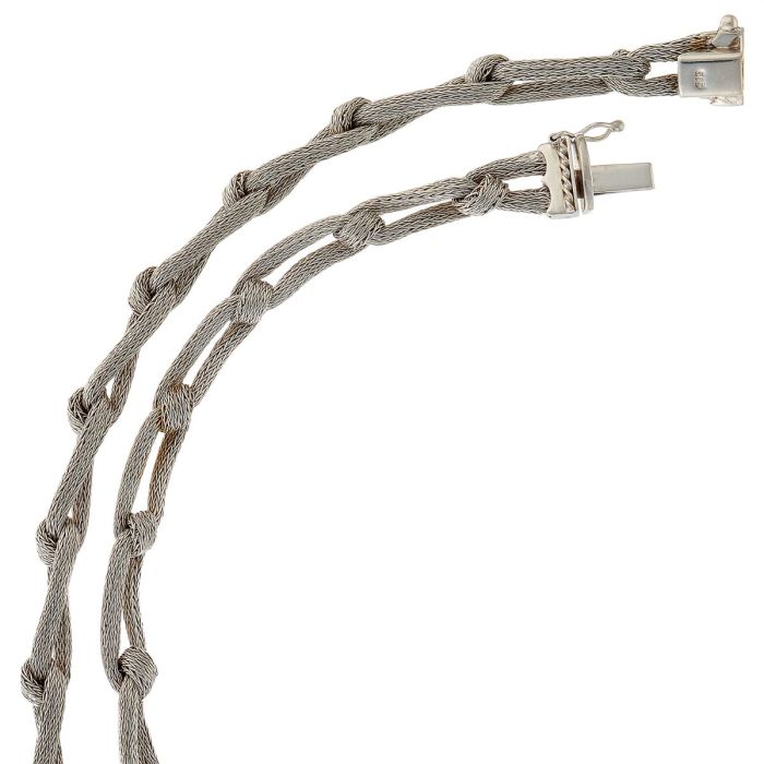 Collier in 14-karätigem Weißgold. Strickkettengliederung mit verknotet wirkenden Elementen.