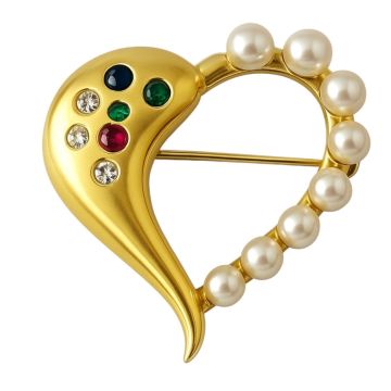 Brosche in Herzform mit Perlen und Edelsteinen