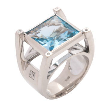 Massiver Weißgoldring mit Blautopas von „Jette Joop“