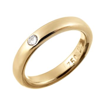 Klassischer Bandring in 750er Gelbgold mit einem lupenreinen Brillanten von 0,08 ct. Die bombierte Ringschiene ermöglicht ein sehr angenehmes Tragegefühl.