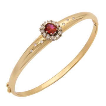 Charmanter Armreif mit Rubin und Brillanten