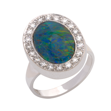 Zeitloser Opalring mit 20 Diamanten