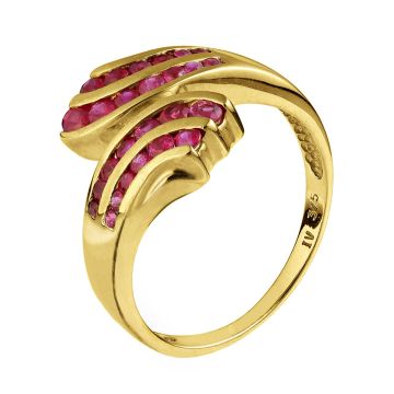 Auffälliger Damenring in 375er Gelbgold, bei dem schauseitig die Ringschienen auseinander laufen. Diese sind mit insgesamt 26 leuchtenden Rubinen bestückt. 