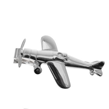 Ausgefallene Krawattenklammer in Form eines Propellerflugzeuges in 925 Silber von der Firma Quinn.
 