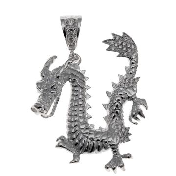 Dreidimensionaler, großer, auffälliger Anhänger in 925er Silber in Form eines Drachens. Am Schwanz, ein Teil des Rumpfes und an der Öse ist der Anhänger mit Zirkonias besetzt. 