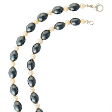 Elegante Halskette mit Hämatiten und Zuchtperlen