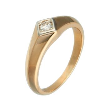 Herrenring in 14-karätigem Gold. Der Ringkopf wird von einer weißgoldenen Fassung in quadratischer Form geziert. Darin sitzt ein Brillant. 