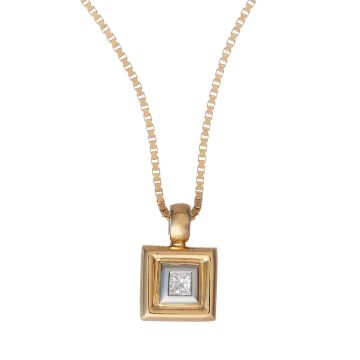 Anhänger in 14-karätigem Gold in einer quadratischen Form. Der mittlere Teil, der gleichzeitig die Fassung für den Brillant im Square Schliff ist, ist in Weißgold gehalten. Mit Venezianerkette.