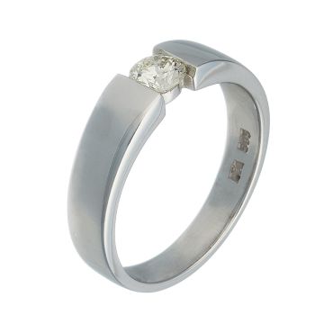 Damenring in 14-karätigem Weißgold. Schauseitig fasst das Schmuckstück einen Brillanten in getöntem Weiß von 0,30 ct. 