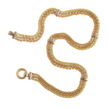 Collier aus 14-karätigem Gold. 
Es ist aus jeweils 3-reihigen Zopfgliederketten in Gelb-, Rot-, und Weißgold zusammengefasst. 
In regelmäßigen Abständen sind weißgoldene Elemente eingearbeitet, 