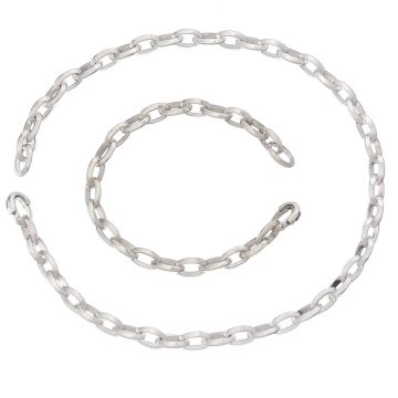 Armband und Kette in 925er Silber.
Die ovalen Ankerglieder sind mattiert.
