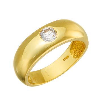 Bandring aus 14-karätigem Gelbgold. Die breite, polierte Ringschiene ist schauseitig mit einem großen Zirkonia in Zargenfassung versehen. 