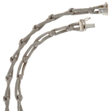 Collier in 14-karätigem Weißgold. Strickkettengliederung mit verknotet wirkenden Elementen.