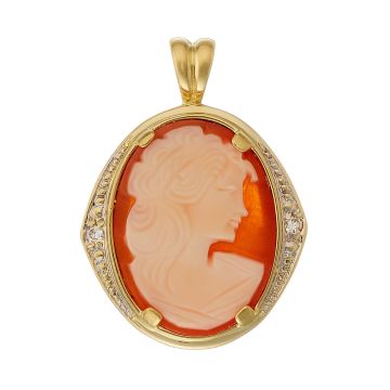 Anhänger in 14-karätigem Gelbgold. Das ovale Schmuckstück hat eine Muschelcamee gefasst. Diese trägt als Bildnis eine Frauenbüste. Rechts und links davon ziert jeweils ein kleiner Diamant die Gemme. 