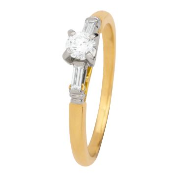 Traumhafter Damenring mit 3 Brillanten