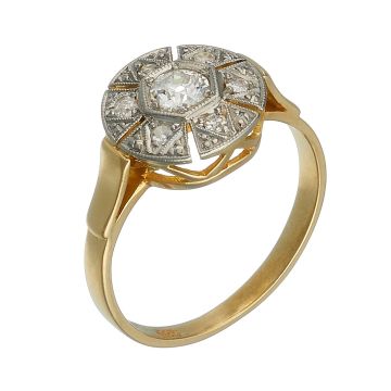 Ring in 14-karätigem Gelbgold und Platin aus der Zeit des Art Déco. Der runde Ringkopf fasst mittig einen Brillant von ca. 0,4 ct. im Peruzzischliff. Dieser wird entouriert von 5 weiteren kleinen Brillanten. 