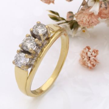 Funkelnder Vintagering mit 3 Brillanten