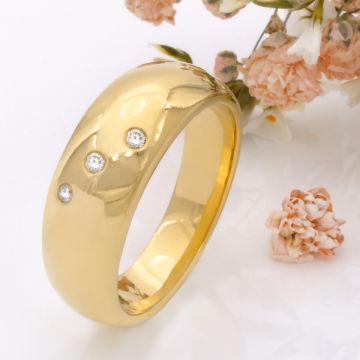 Klassischer Bandring in 585er Gold mit 3 Brillanten