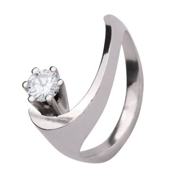 Ausgefallener Damenring in Weißgold mit Brillant von 0,30 ct.