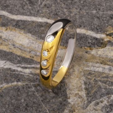 Aparter Damenring mit 4 Brillanten von zusammen 0,13 ct