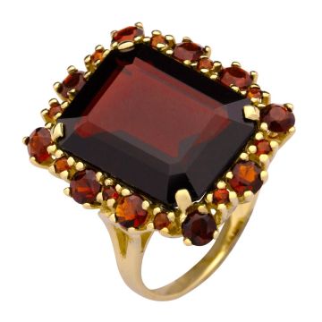 Auffälliger Cocktailring mit Granatsteinen