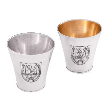 2 Schnapsbecher mit Stadtwappen