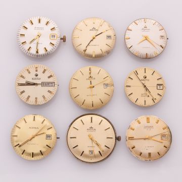 9 Automatik-Uhrwerke für Herrenuhren mit Datum 1960er/70er Jahre