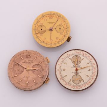 3 mechanische Chronographen-Uhrwerke mit Schraubenunruh und Zentralsekunde zwischen 1950-1960