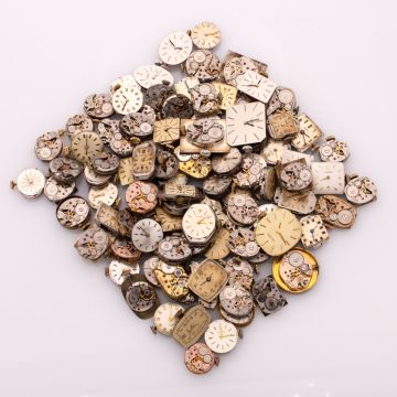 Sammlung von 100 mechanischen Uhrwerken für Damenuhren der Marke ZENTRA zwischen 1950 und 1975