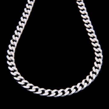 Sportliche Silberkette in Flachpanzergliederung