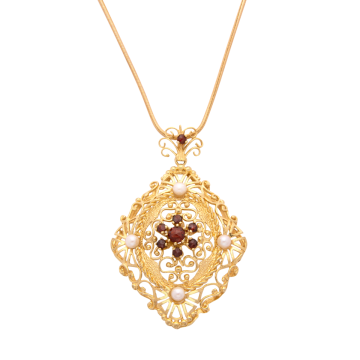 Filigran gearbeiteter Anhänger im Antikstil mit Kette