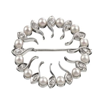 Brosche in runder Form aus 750er Weißgold mit 12 Perlen und 12 Diamanten