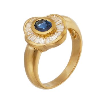 Diamant-Saphir-Ring in 18-karätigem Gold in massiver Ausführung. Im Zentrum besetzt mit einem blauen Saphir in facettiertem Ovalschliff. Entouriert von 25 Diamanten. 