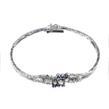 Vintage-Armband in 585er Weißgold in rautenförmiger Gliederung, schauseitig matt graviert und mittig besetzt mit 9 Brillanten und 6 Saphiren